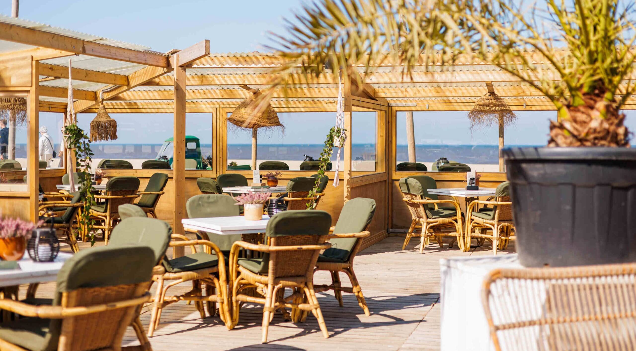 Terras op strand